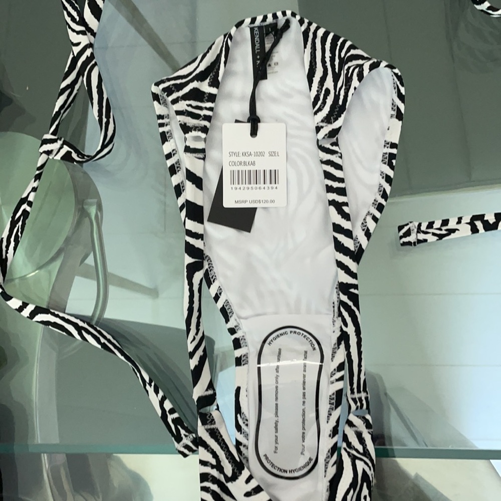Zebra Bikini - Picture 6 of 7